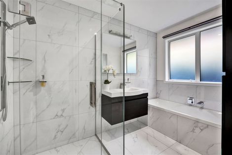 Photo of property in 4 Vardon Way, Waiwhakaiho, New Plymouth, 4312