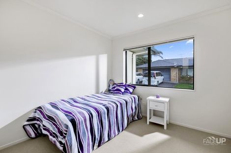 Photo of property in 6g Clearwater Cove, West Harbour, Auckland, 0618