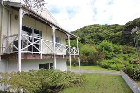 Photo of property in 38 Buller Street, Picton, 7220