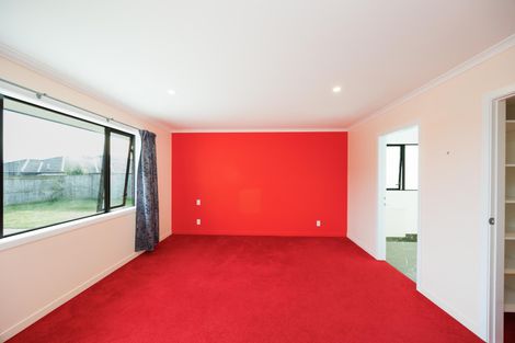 Photo of property in 5 Cyprus Place, Fitzherbert, Palmerston North, 4410