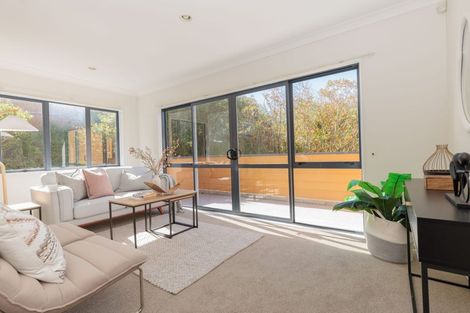 Photo of property in 2a Stella Grove, Newlands, Wellington, 6037