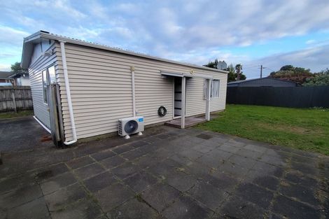 Photo of property in 8 Durham Street, Te Atatu Peninsula, Auckland, 0610