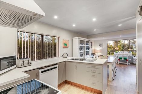 Photo of property in 12 Valerie Crescent, Okura, Albany, 0792