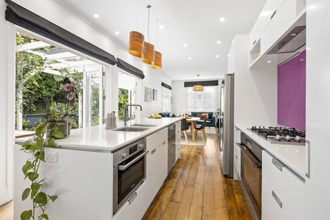 Photo of property in 56 Glen Road, Kelburn, Wellington, 6012