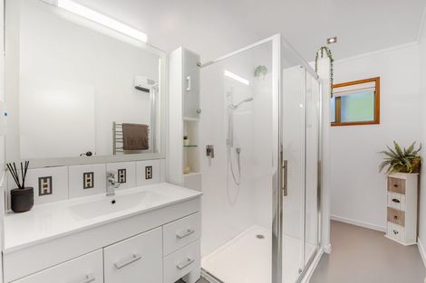 Photo of property in 33 Stredwick Drive, Torbay, Auckland, 0630