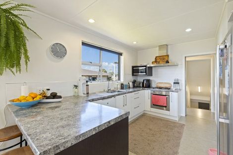 Photo of property in 29 Barrett Street, Westown, New Plymouth, 4310