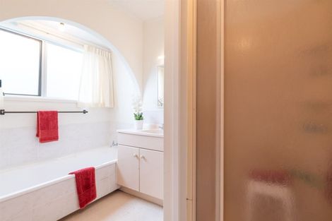 Photo of property in 1/16 Quebec Road, Milford, Auckland, 0620