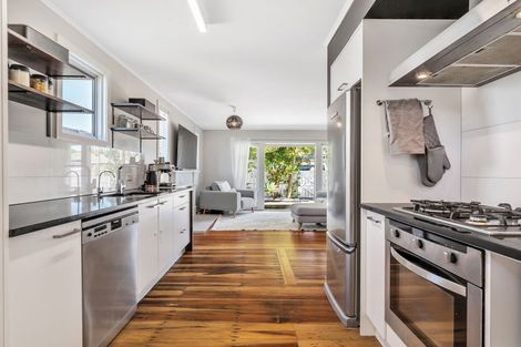 Photo of property in 90 Glendale Road, Glen Eden, Auckland, 0602