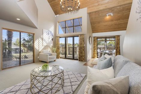 Photo of property in 10a Burn-murdoch Street, St Andrews, Hamilton, 3200