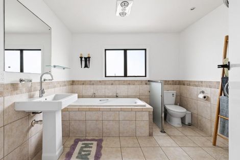 Photo of property in 4 Oceanbeach Road, Mount Maunganui, 3116