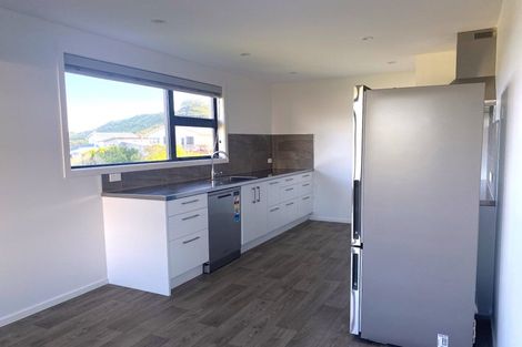 Photo of property in 37 Priscilla Crescent, Kingston, Wellington, 6021