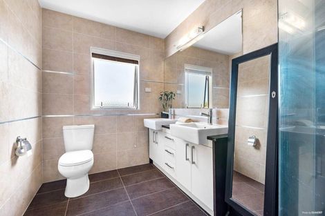 Photo of property in 17 Wye Oak Drive, Schnapper Rock, Auckland, 0632