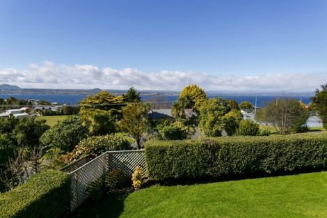 Photo of property in 2 Krissell Place, Acacia Bay, Taupo, 3330