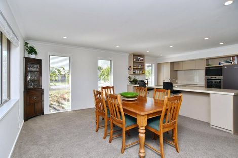 Photo of property in 7 Walnut Way, Rangiora, 7400
