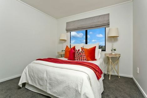 Photo of property in 2/17 Mirovale Place, Totara Vale, Auckland, 0629