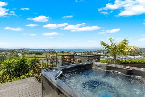 Photo of property in 15 Woodridge Drive, Stanmore Bay, Whangaparaoa, 0932