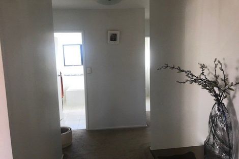 Photo of property in 2/33 Sea Vista Avenue, Beach Haven, Auckland, 0626