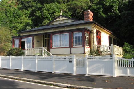 Photo of property in 395 Karaka Bay Road, Karaka Bays, Wellington, 6022