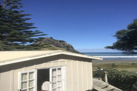 Photo of property in 30 Garden Road, Piha, New Lynn, 0772