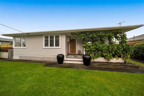 Photo of property in 37 Reid Avenue, Hawera, 4610