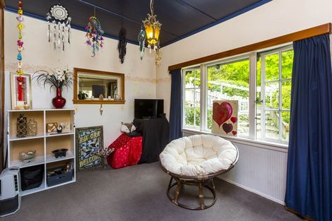 Photo of property in 43 Wyndham Road, Pinehaven, Upper Hutt, 5019