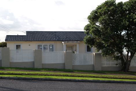 Photo of property in 54 Churchill Road, Cockle Bay, Auckland, 2014