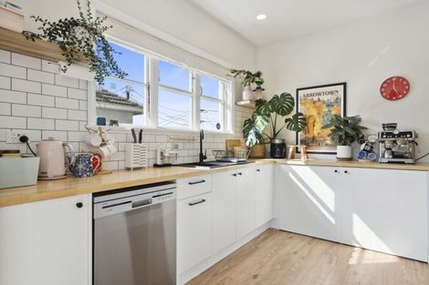 Photo of property in 15 Leveson Street, Strathmore Park, Wellington, 6022