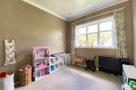 Photo of property in 8 Lynch Street, Point Chevalier, Auckland, 1022