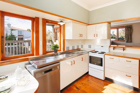 Photo of property in 28 Karina Terrace, Roslyn, Palmerston North, 4414
