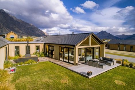 Photo of property in 10 Double Cone Road, Jacks Point, Queenstown, 9371