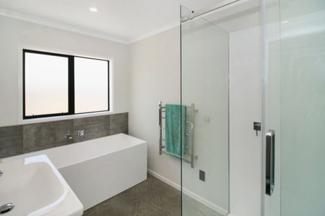 Photo of property in 15 Frederick Place, Whalers Gate, New Plymouth, 4310