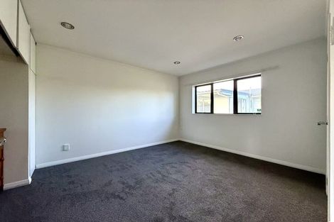 Photo of property in 6 Durham Street, Te Atatu Peninsula, Auckland, 0610