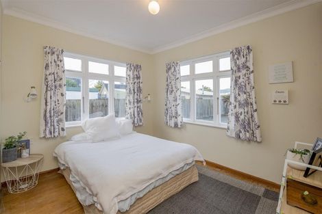 Photo of property in 6 Queenwood Road, Levin, 5510