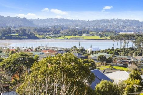 Photo of property in 94 Luckens Road, West Harbour, Auckland, 0618