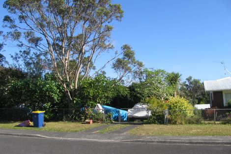 Photo of property in 34 Hatherlow Street, Glenfield, Auckland, 0629