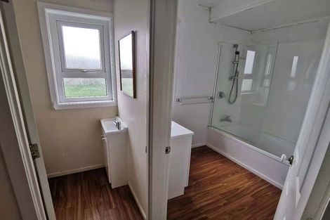 Photo of property in 1 Yeovil Road, Te Atatu Peninsula, Auckland, 0610