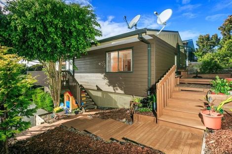 Photo of property in 10/76 Target Road, Totara Vale, Auckland, 0629