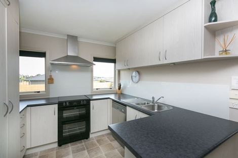 Photo of property in 15 Jules Crescent, Bell Block, New Plymouth, 4312