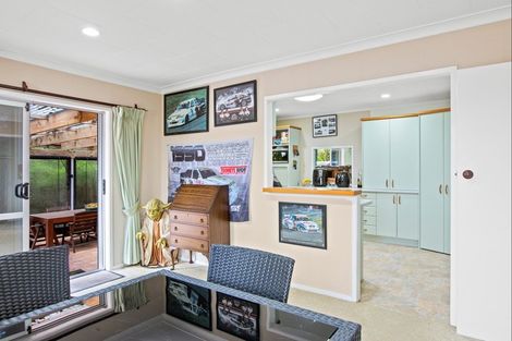 Photo of property in 20 Edgewater Grove, Orewa, 0931