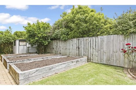 Photo of property in 9 Len Garlick Place, Pahurehure, Papakura, 2113