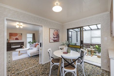 Photo of property in 6 Chertsey Court, Roslyn, Palmerston North, 4414