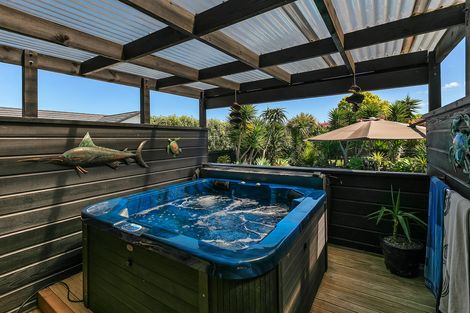 Photo of property in 17 Matua Road, Huapai, Kumeu, 0810