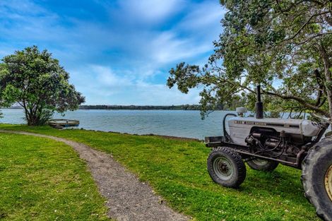 Photo of property in 41 Pohutukawa Avenue, Shelly Park, Auckland, 2014