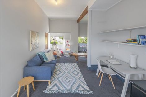 Photo of property in 42 Chapman Street, Newlands, Wellington, 6037