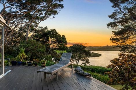 Photo of property in 24 Poplar Road, Stanmore Bay, Whangaparaoa, 0932