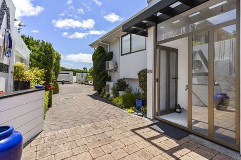 Photo of property in 2/7 Pounamu Place, Shelly Park, Auckland, 2014