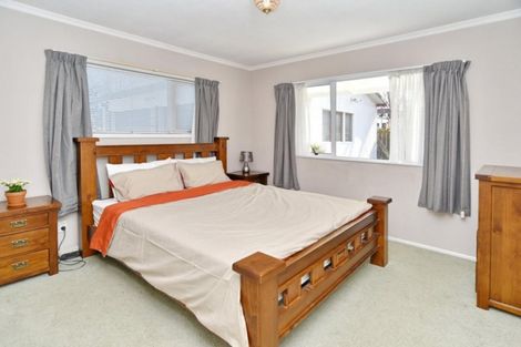 Photo of property in 21 Honeysuckle Place, Northcote, Christchurch, 8052