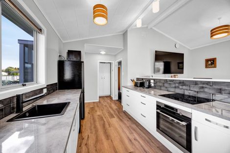 Photo of property in 10 Karaka Street, Inglewood, 4330