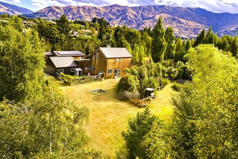 Photo of property in 2 Wineberry Lane, Wanaka, 9305