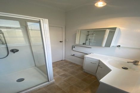 Photo of property in 7 Bassett Road, Johnsonville, Wellington, 6037